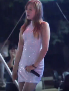 韩女星热舞系列：裹臀白裙性感十足