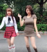 这么热情奔放的女孩，可惜只有一个是我老婆，