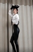 美女穿着皮裤！给大家来一段经典广场舞