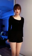 美女深夜趁老公睡着“扭胯舞”来一波
