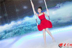 张慧雯被称“校花颜” 娇俏红裙吸睛