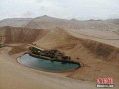 古往今来与鸣沙山以“山泉共处