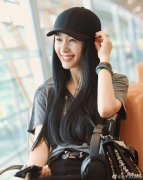 王子文黑长直造型清纯可人 巴掌小脸露甜笑少女感爆