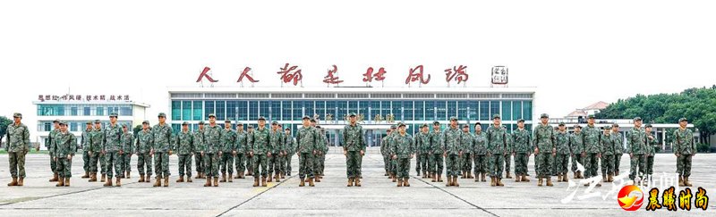 以习近平同志为核心的党中央