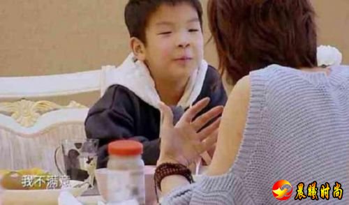 更多的来说是一位年迈的奶奶对于孙子的疼爱