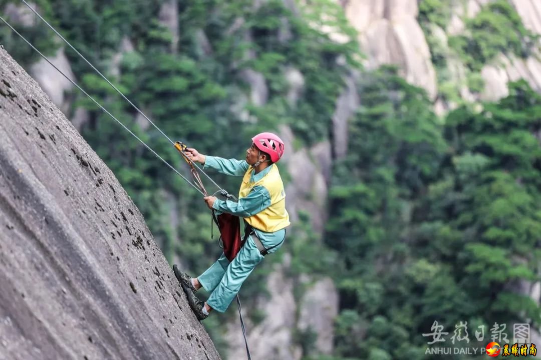 “乐于助人是社会美德