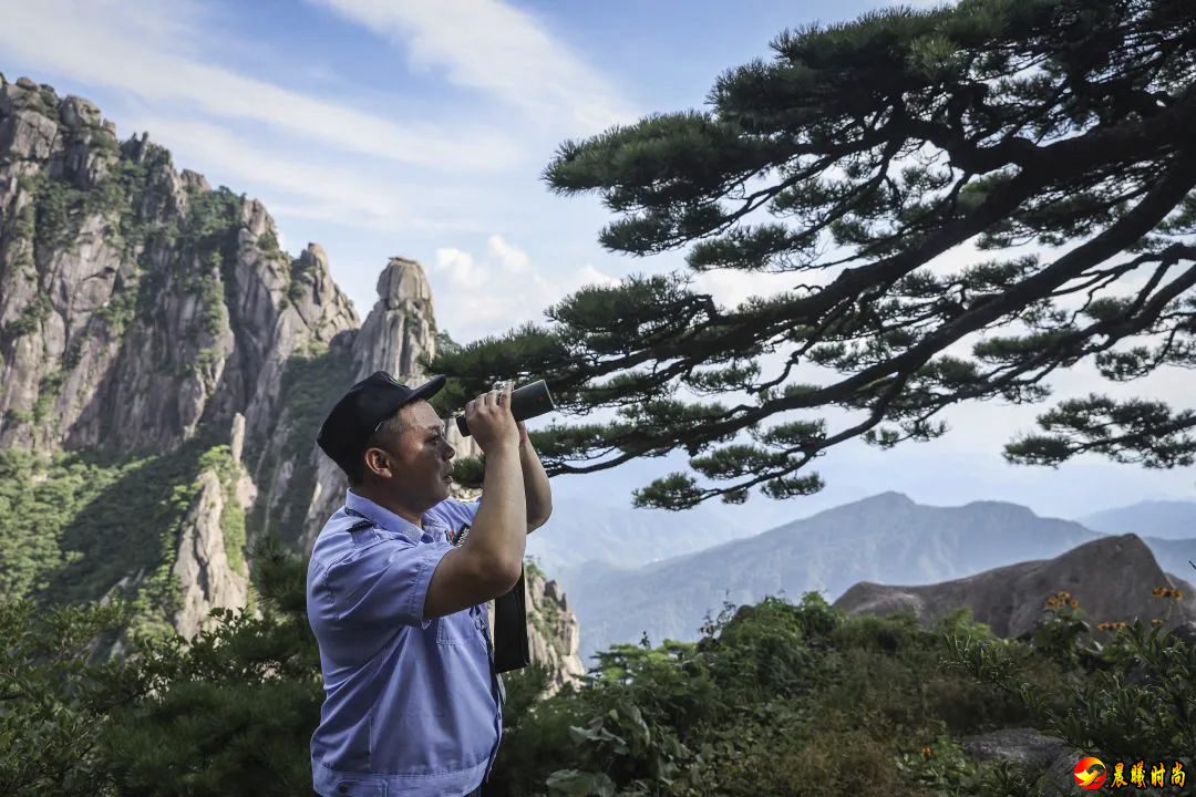 “乐于助人是社会美德