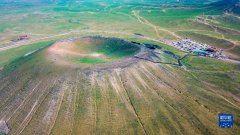  乌兰哈达火山群位于内蒙古自治区乌兰察布市察哈尔右翼后旗的草原上
