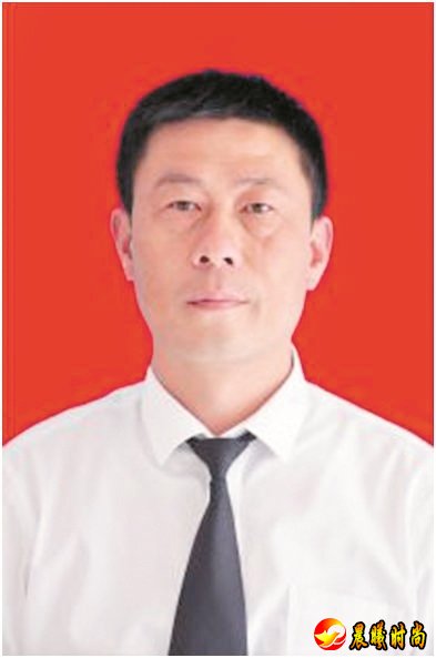 带动本村及周边260余户贫困户 02 王鹏