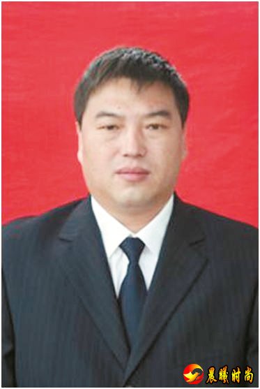 带动本村及周边260余户贫困户 02 王鹏
