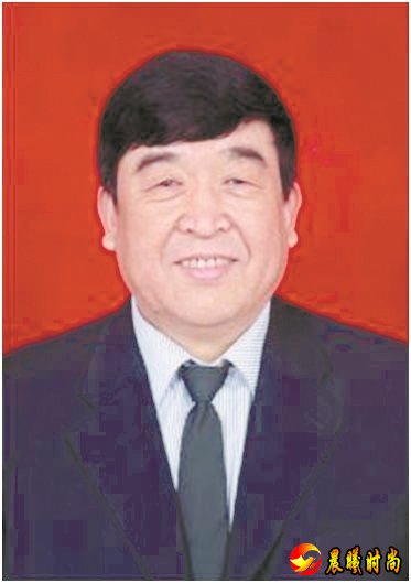 带动本村及周边260余户贫困户 02 王鹏