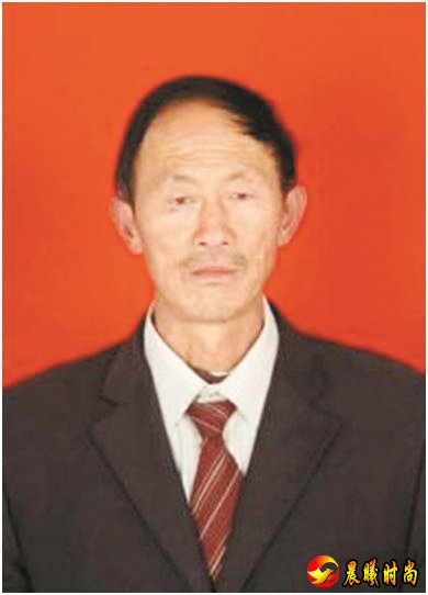 带动本村及周边260余户贫困户 02 王鹏