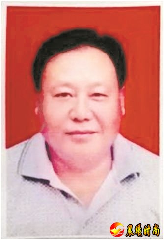 带动本村及周边260余户贫困户 02 王鹏