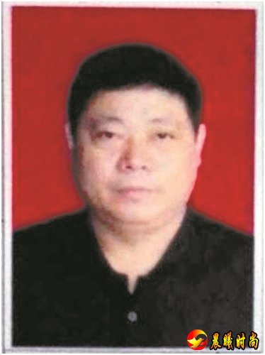 带动本村及周边260余户贫困户 02 王鹏