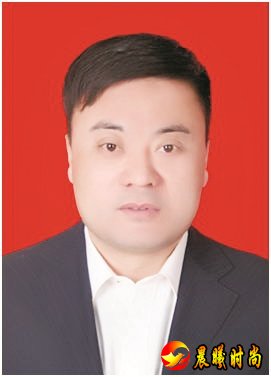 带动本村及周边260余户贫困户 02 王鹏