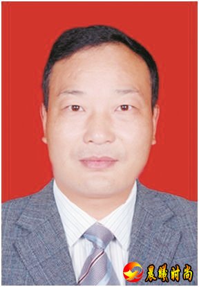 带动本村及周边260余户贫困户 02 王鹏