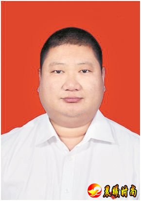 带动本村及周边260余户贫困户 02 王鹏