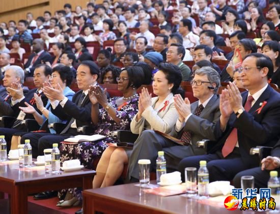 國家主席習近平夫人、世界衛生組織結核病和艾滋病防治親善大使彭麗媛來到海南大學