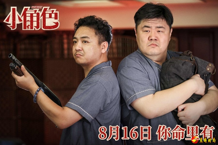  导演郑权拍摄《小角色》时