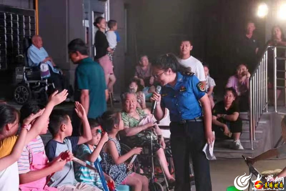 西海岸新区综合执法局会同区关工委文明巡访团、隐珠街道和珠海街道部分社区