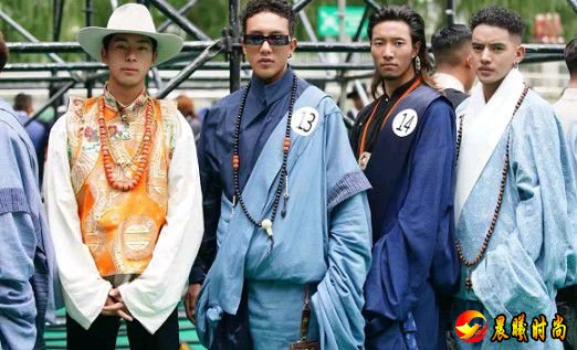 实力歌手助阵现场 四川雅江康巴汉子大赛圆满落幕