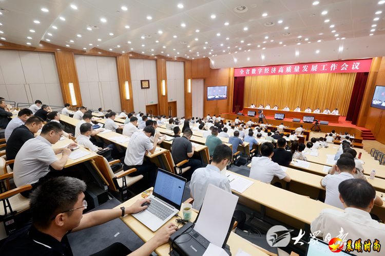 巩固扩大数字终端、新型显示、虚拟现实、工业互联网优势