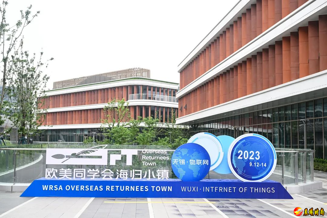  广大留学人员要切实用习近平新时代中国特色社会主义思想凝心聚魂
