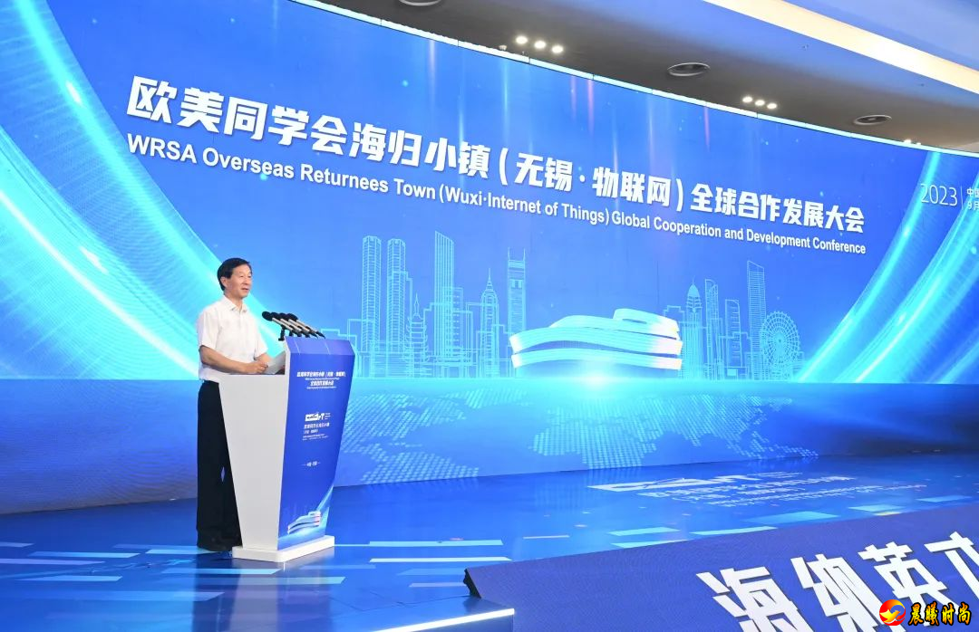  广大留学人员要切实用习近平新时代中国特色社会主义思想凝心聚魂