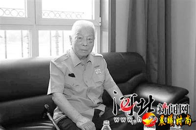 九旬抗战老兵捐出白求恩读过的英文书籍