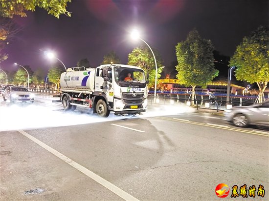 全覆盖落实环卫工人社会保障；加强日常作业劳动保护