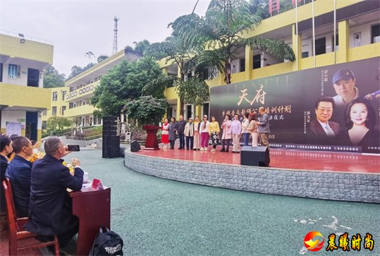 详细讲述作品的创作构思、灵感萌发、情绪表达、演唱把控、舞台驾驭等方面的内容