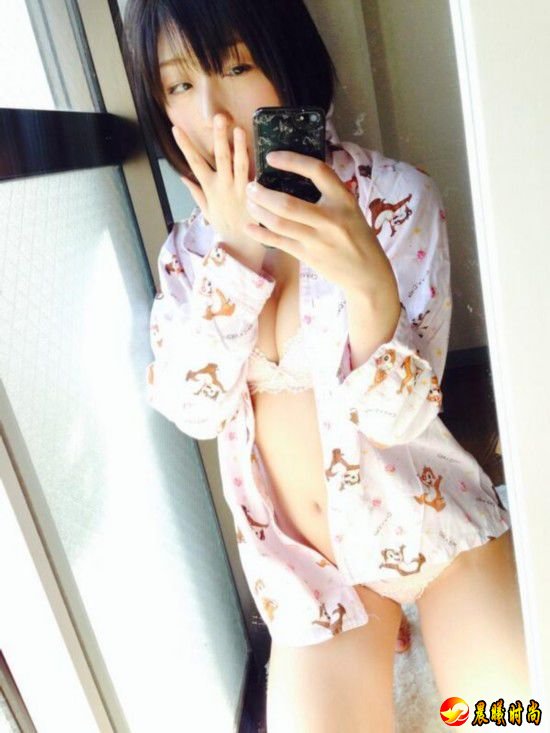 美少女们的各式各样自拍姿势让宅男都兴奋不已了! 前几日日本举行第一届写真偶像自拍选举大赛