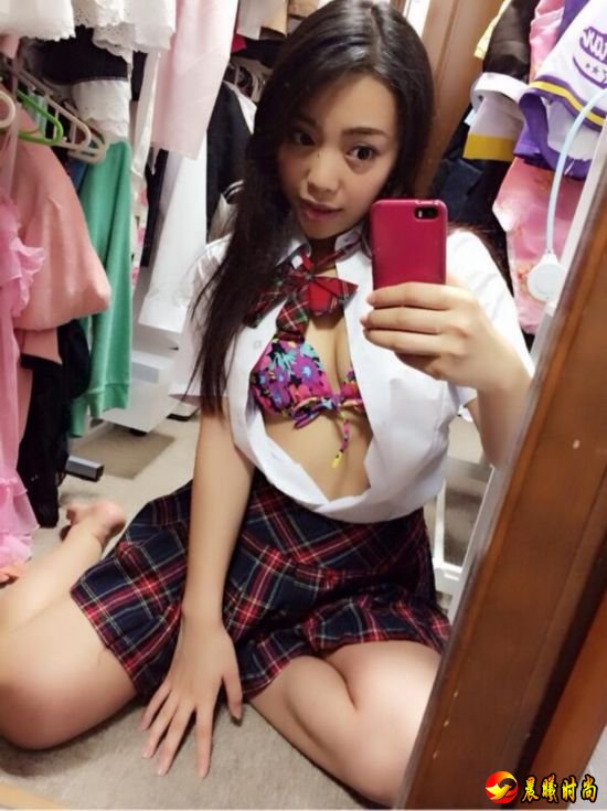 美少女们的各式各样自拍姿势让宅男都兴奋不已了! 前几日日本举行第一届写真偶像自拍选举大赛