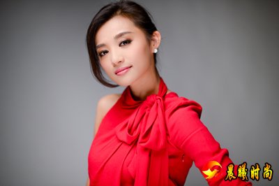 2012年元月1号成为《四川新闻》推出的新主播