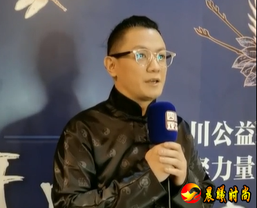 冬至“花正开”丨新年福利 李宇春、霍尊、阿兰的祝福正向你靠近