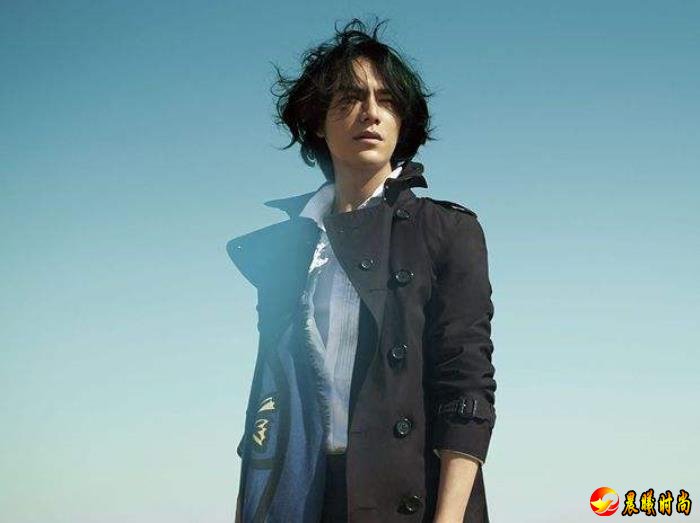  1.金晨私下性格就是有点男孩子气的小女生