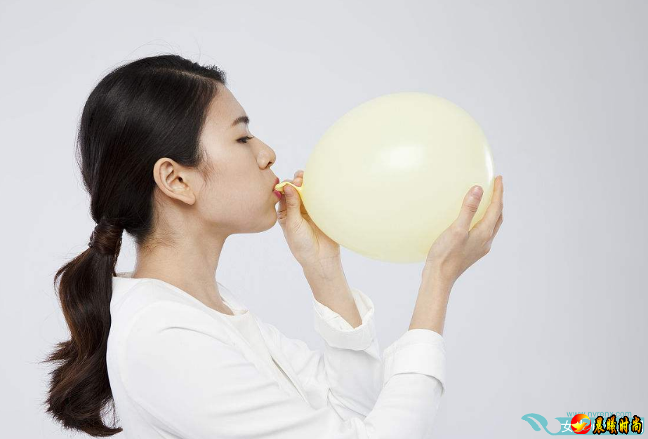 吹气球也能丰胸? 吹气球也能丰胸?
