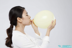吹气球也能丰胸？