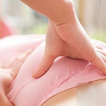 女人如何大胸：分享按摩丰胸手法和技巧