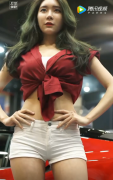 韩国车展秀场，美女凹凸身材，尽显女性柔情