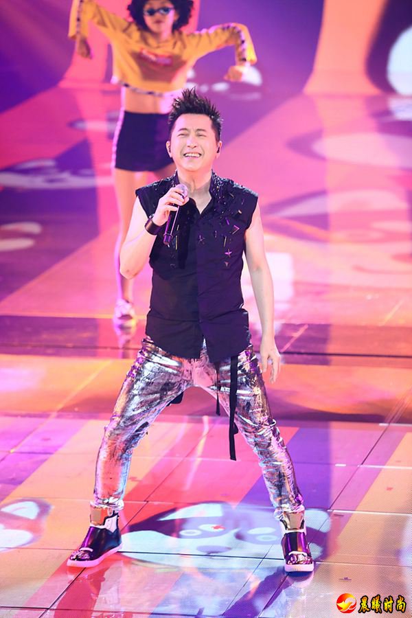 《好声音》中秋演唱会谢霆锋为节目写新歌 周杰伦送另类中秋祝福