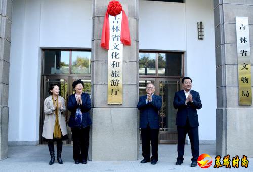 其中党委机构19个、政府机构41个