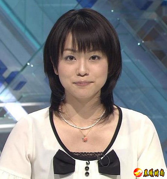 本田朋子,29岁,所属日本富士电视台。绘画能力很“强”,经常令周围人汗颜,自称为“本田画伯”。腿型很漂亮,被称为“美脚主播”。