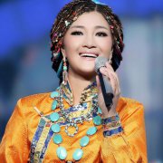 2013西藏卫视藏历年晚会演唱歌曲《琼吉达瓦卓玛》（藏语）；8月27日