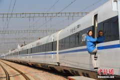 探访中国首支高铁女子机械师乘务队 平均年龄