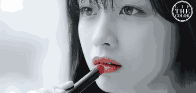 桥本小天使彻底变了一个风格！ 她担任了8月13日开始发售的彩色唇膏“LIP THE COLOR”的代言人