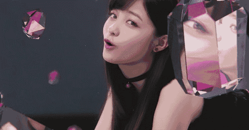 桥本小天使彻底变了一个风格！ 她担任了8月13日开始发售的彩色唇膏“LIP THE COLOR”的代言人