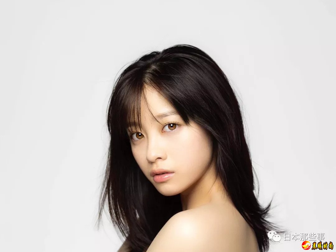 桥本小天使彻底变了一个风格！ 她担任了8月13日开始发售的彩色唇膏“LIP THE COLOR”的代言人