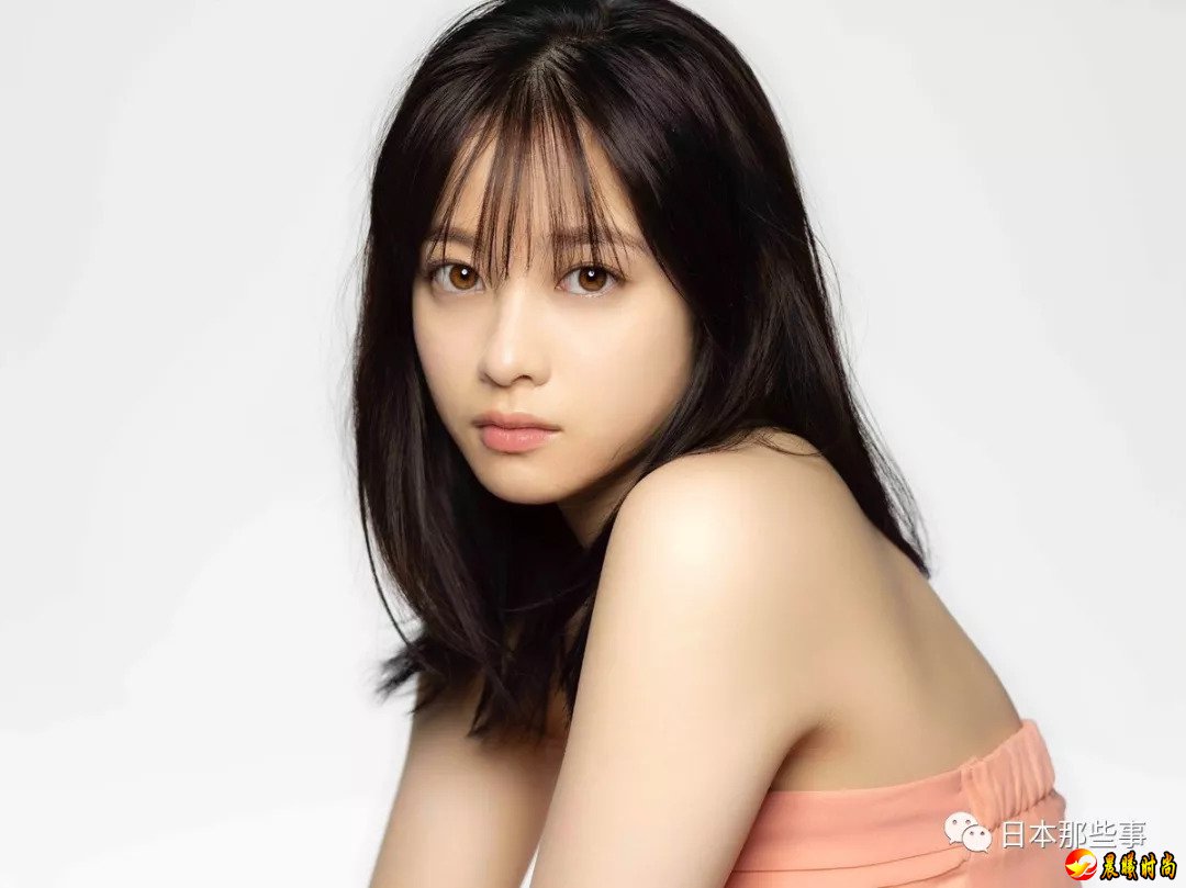 桥本小天使彻底变了一个风格！ 她担任了8月13日开始发售的彩色唇膏“LIP THE COLOR”的代言人