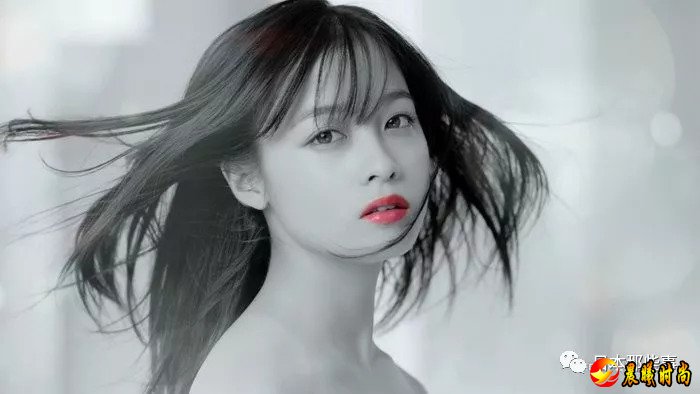 桥本小天使彻底变了一个风格！ 她担任了8月13日开始发售的彩色唇膏“LIP THE COLOR”的代言人